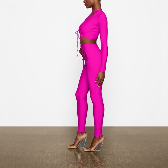 SKIMS Cut Out Long Sleeve Top Tie Lace Up Open Front Crop - Picture 4 of 6